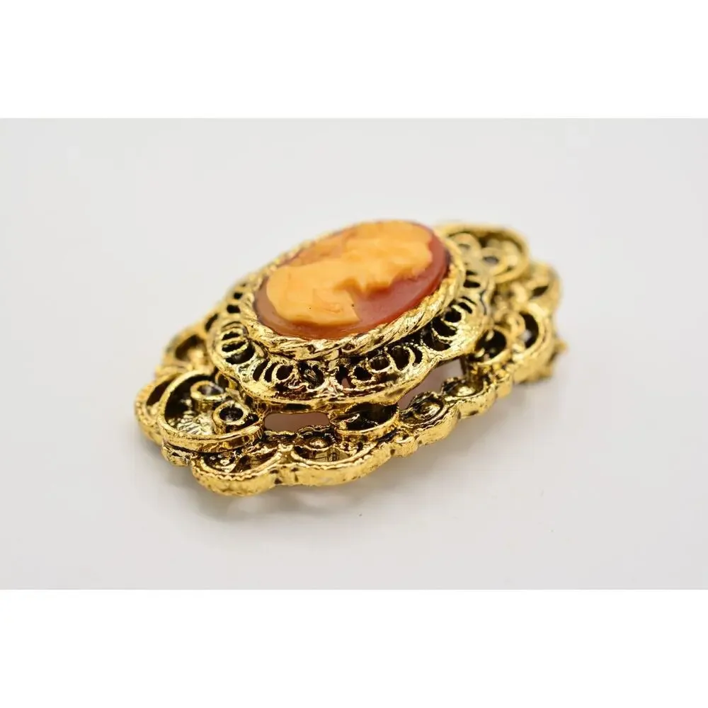 Gerry's Vintage Cameo Pin Brooch Antiqued Gold Oval Chunky Signed 1980s Bin5A